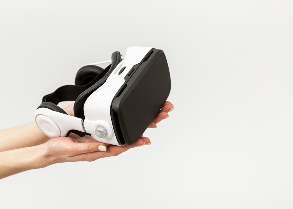 СМИ: школы и вузы РФ потратили на VR-очки почти два миллиарда рублей СМИ: школы и вузы РФ потратили на VR-очки почти два миллиарда рублей