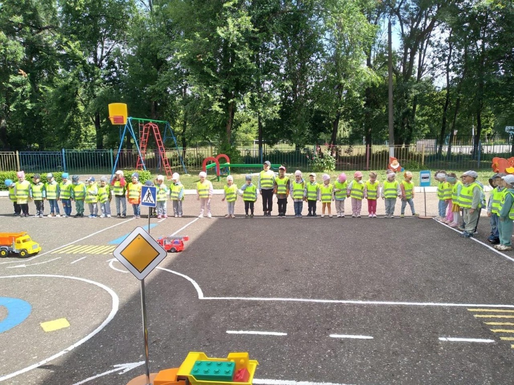 В Мордовии инспекторы ГИБДД учат дошкольников правилам дорожного движения
