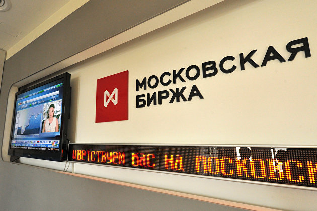 Акции на Мосбирже ускорили снижение в среду