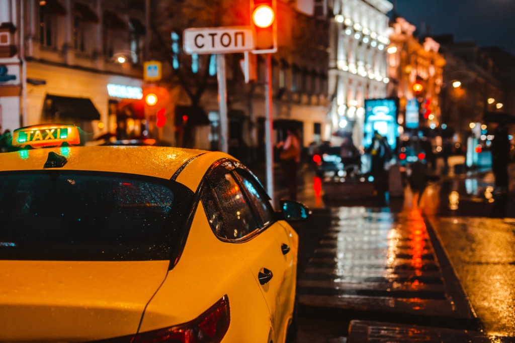 Поездки в «Яндекс.Такси» в Москве и Петербурге за 2023 год подорожали на 19 и 21%