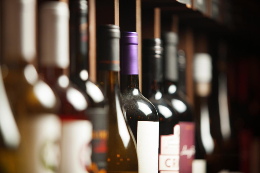 Из России к 2025 году может исчезнуть импортное вино стоимостью менее 700 рублей за бутылку