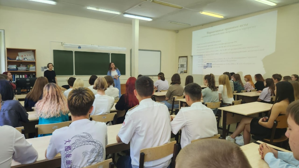 Первокурсникам самарского государственного колледжа рассказали о том, как подростки могут противодействовать экстремизму и терроризму