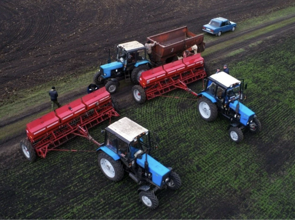 Новгородские аграрии закупились китайскими тракторами | МЕДИА ТОК