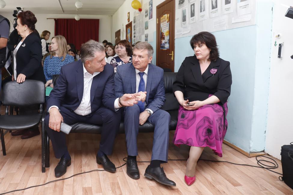 Председатель ЗАКСа Новосибирской области побывал на последнем звонке в Улыбинской школе