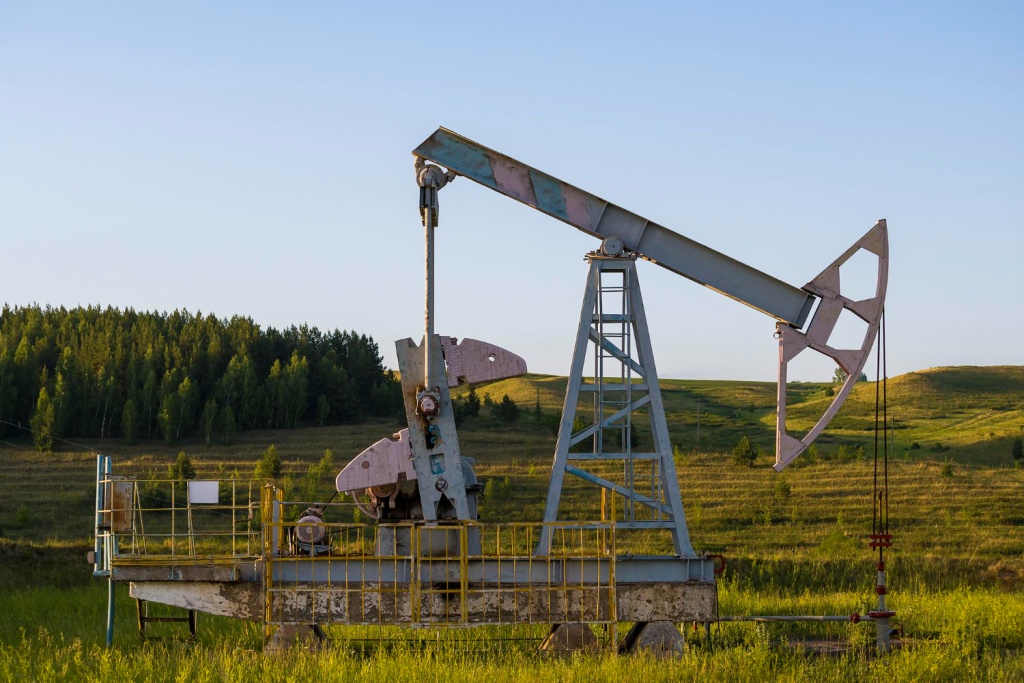 МЭА понизило прогноз по росту спроса на нефть в мире