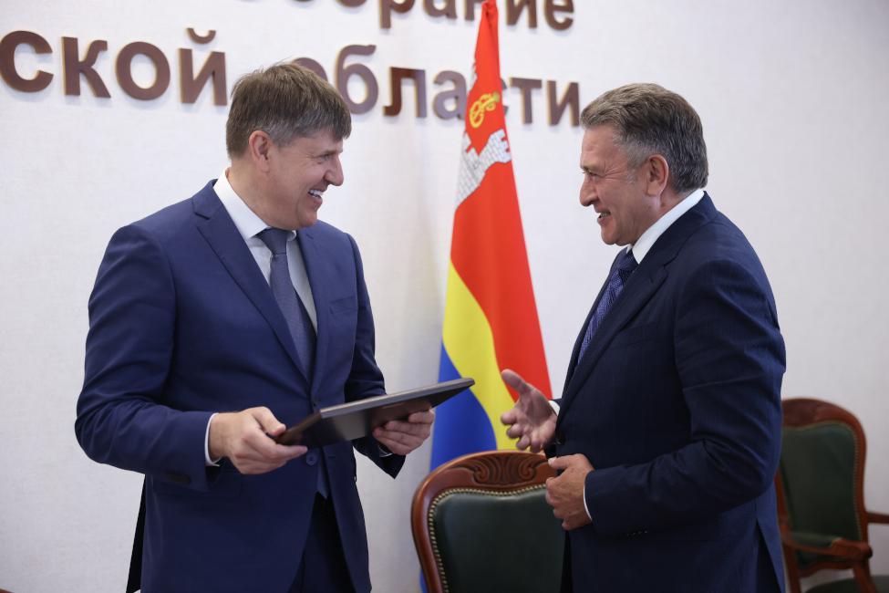 Депутаты региональных парламентов Новосибирской и Калининградской областей договорились о сотрудничестве Депутаты региональных парламентов Новосибирской и Калининградской областей договорились о сотрудничестве