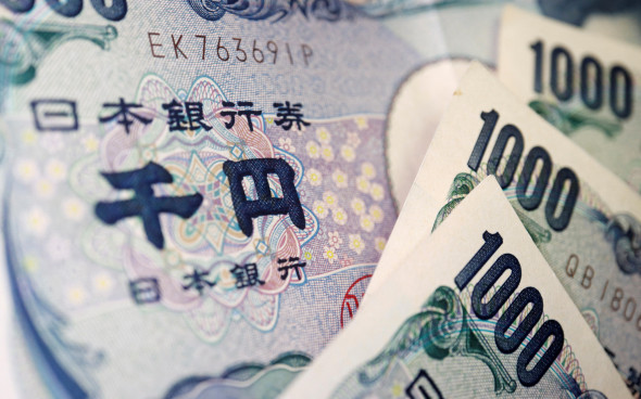 Стоимость японской иены к доллару упала до минимума за 24 года.