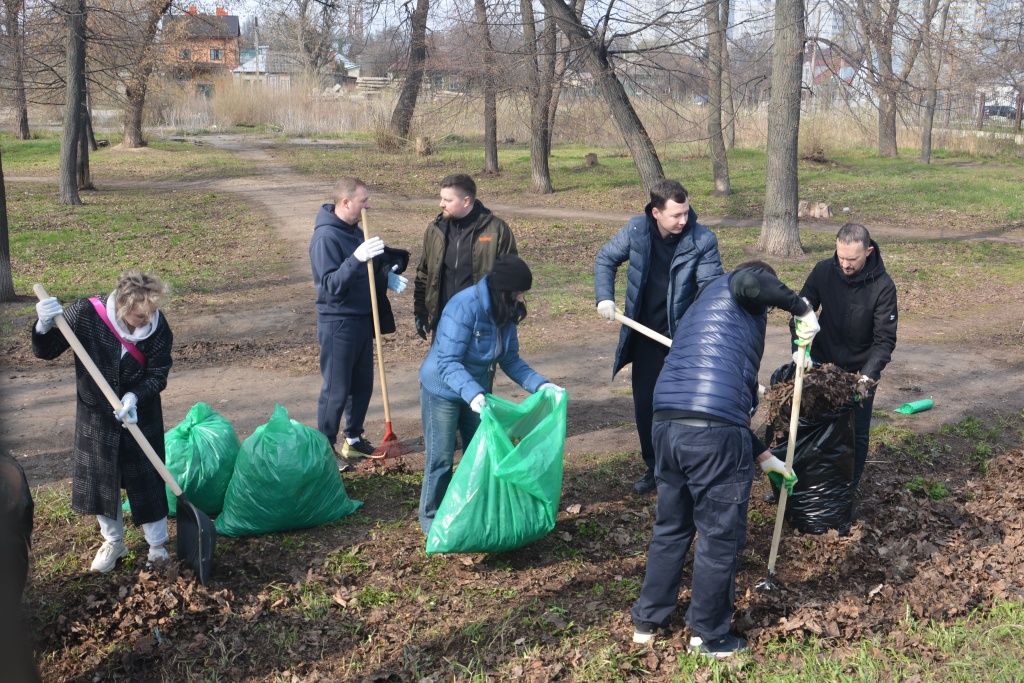Депутаты Воронежской городской Думы в рамках общегородского субботника навели порядок в Бринкманском саду Депутаты Воронежской городской Думы в рамках общегородского субботника навели порядок в Бринкманском саду