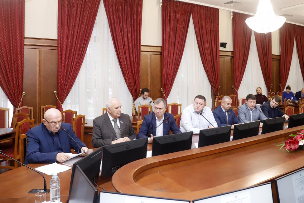 Депутаты Заксобрания Новосибирской области вновь подняли вопрос применения реагентов на улицах Новосибирска в зимний период Депутаты Заксобрания Новосибирской области вновь подняли вопрос применения реагентов на улицах Новосибирска в зимний период