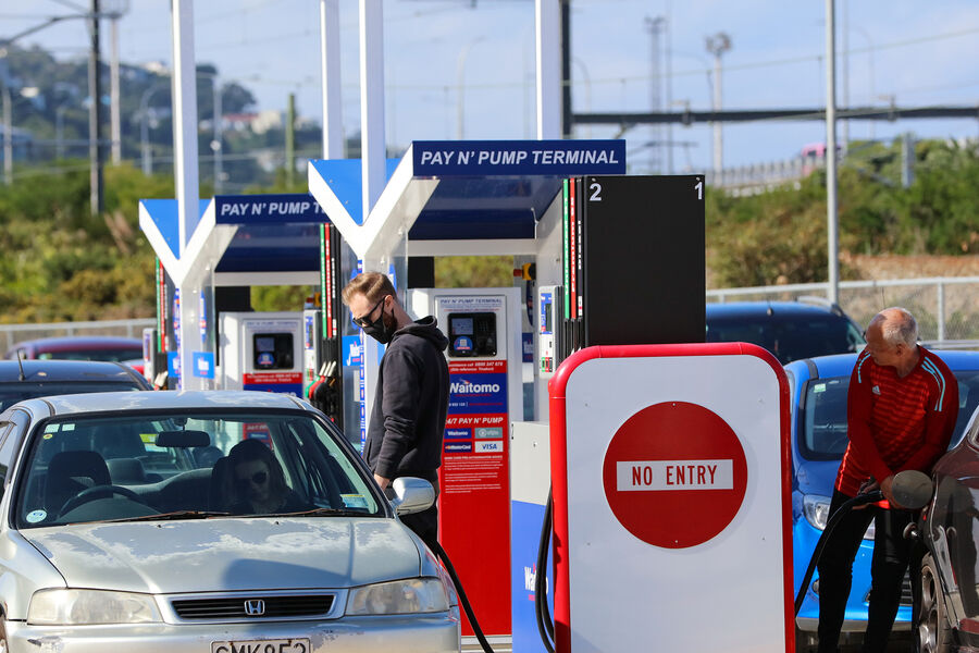 Потолок цен на российские нефтепродукты будет снижать рост экономики Европы Потолок цен на российские нефтепродукты будет снижать рост экономики Европы