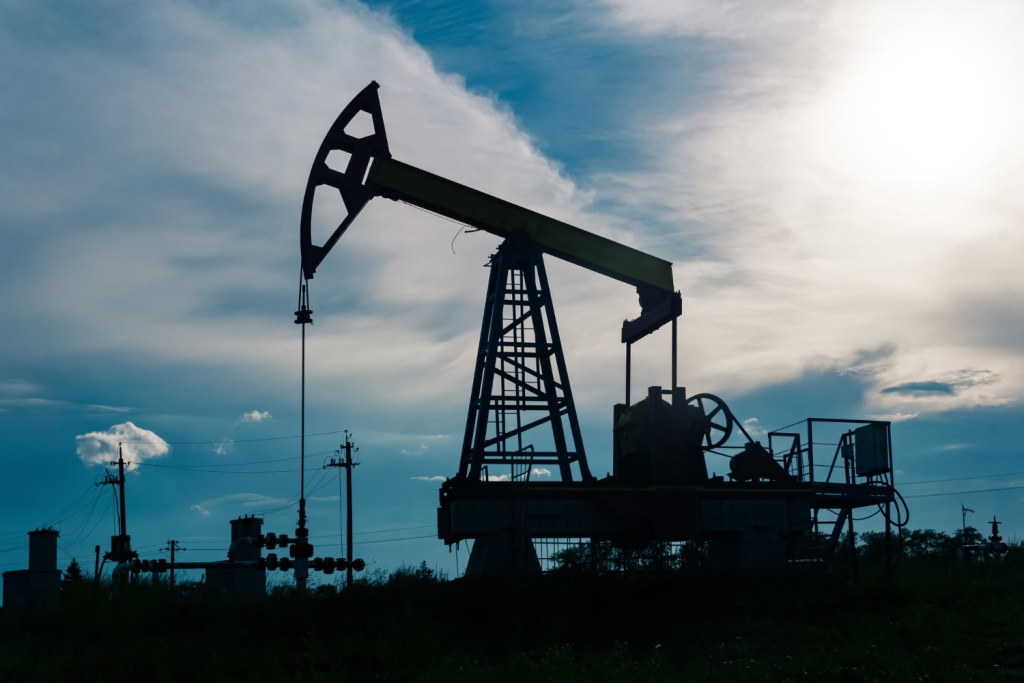 Нефть штурмует $92: рост цен подпитывают геополитика и ослабление доллара