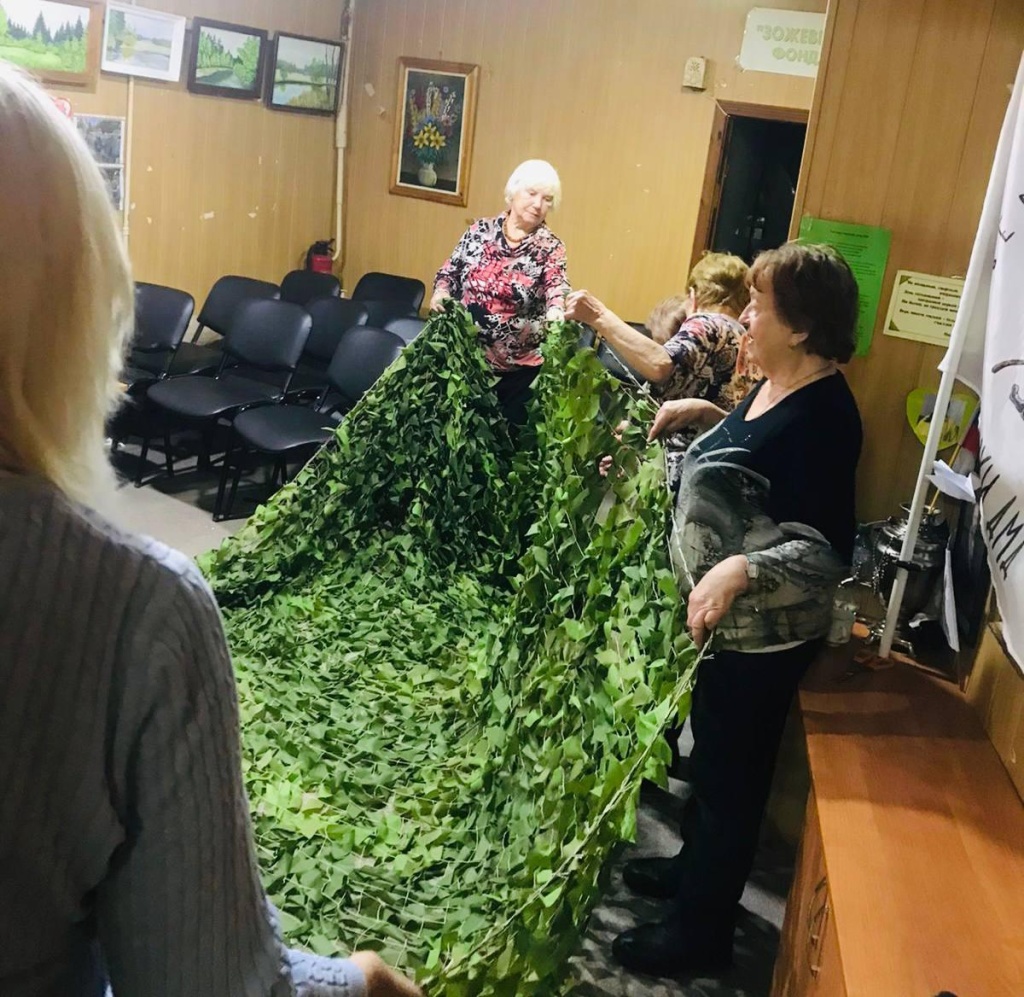 Активисты Домодедово плетут маскировочные сети для бойцов в зоне СВО |  МЕДИА ТОК