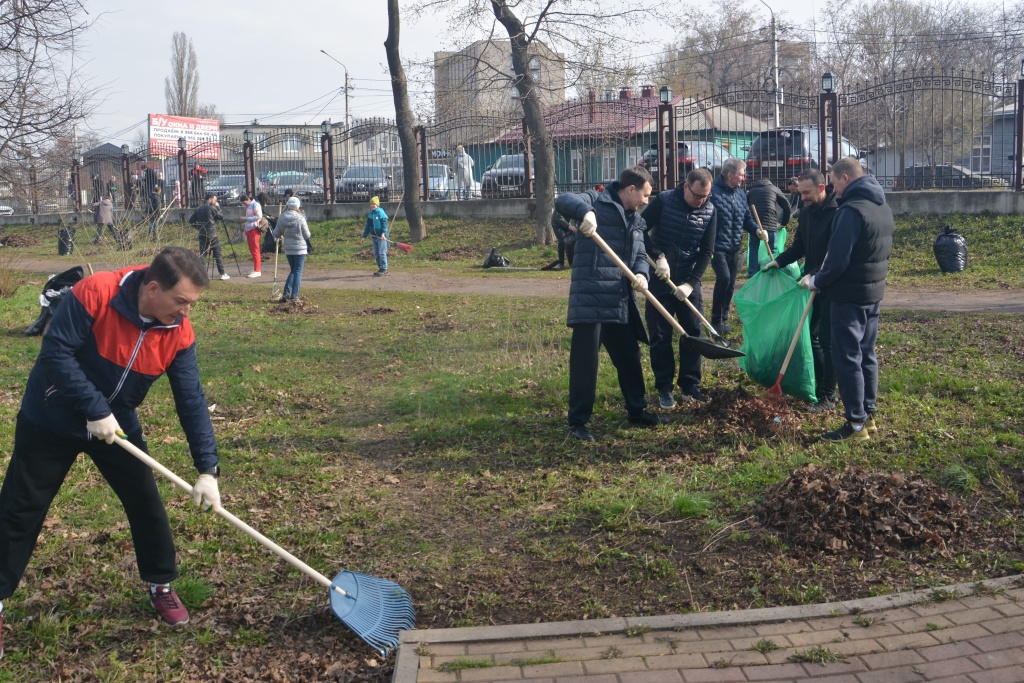 Депутаты Воронежской городской Думы в рамках общегородского субботника навели порядок в Бринкманском саду Депутаты Воронежской городской Думы в рамках общегородского субботника навели порядок в Бринкманском саду