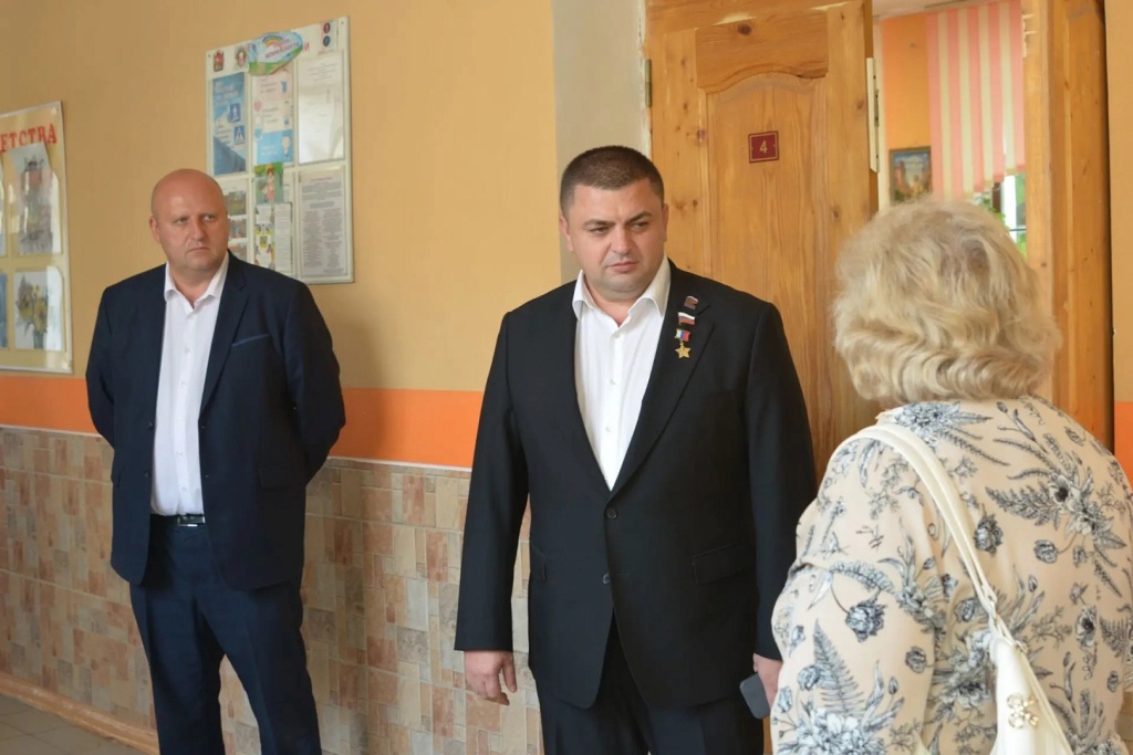 Андрей Дьяченко проверил готовность школы №20 к учебному году: историческое здание требуют особого подхода к ремонту