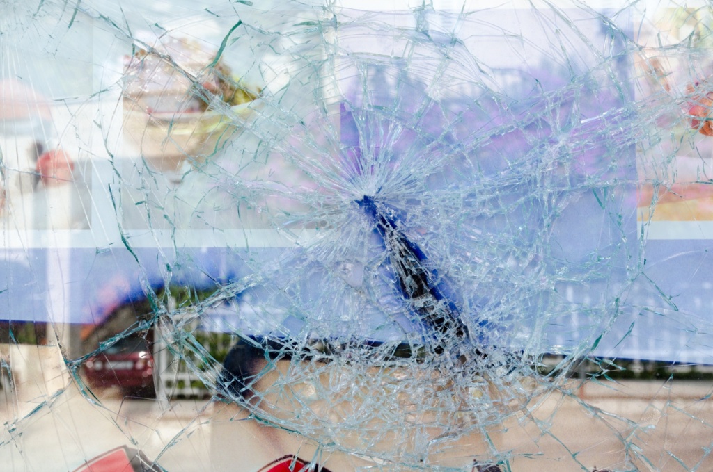 Испорченные вандалами остановки в Иванове обходятся городу в круглую сумму