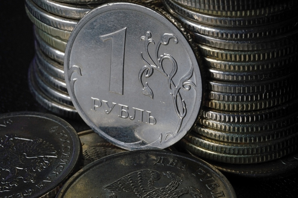«Ведомости»: в РФ решили до конца года продлить обязательную продажу валютной выручки