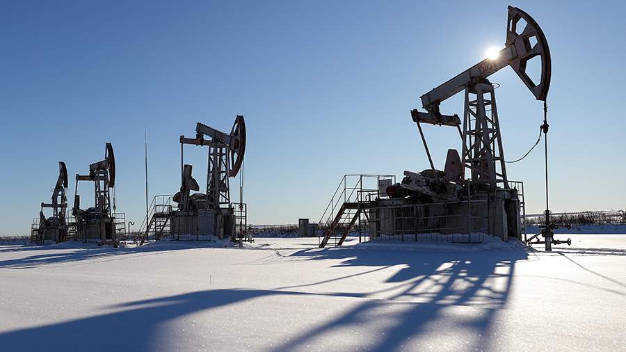 Цены на нефть упали до минимума более чем за месяц