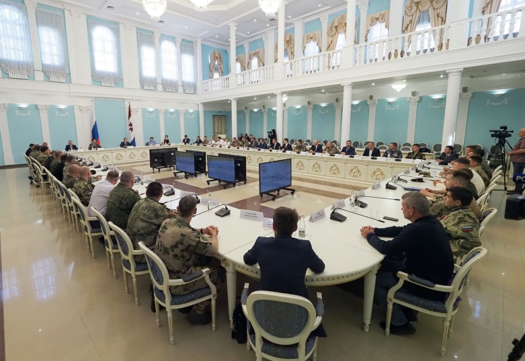 Глава Мордовии Артем Здунов встретился с участниками республиканской программы «Герои среди СВОих»