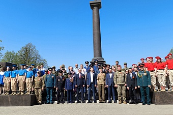 Воронежские депутаты почтили память защитников Отечества в канун Дня Победы
