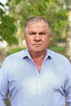 Мэр Воронежа Сергей Петрин поздравил почётного гражданина Сергея Карпова с днём рождения в День учителя