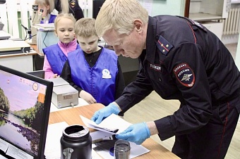 Воспитанники подготовительной группы Иланского детского сада №20 познакомились с работой красноярской транспортной полицией