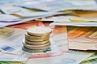 Евро пробил отметку в 100 рублей: что происходит на валютном рынке