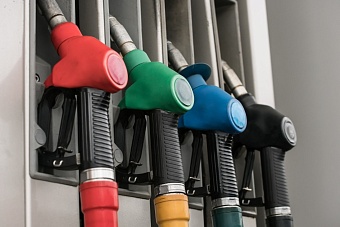 Нефтяники обязались не повышать цены на топливо выше инфляции