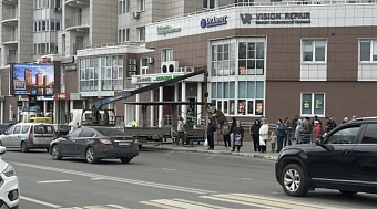 В подмосковном Пушкинском обновляют остановки: на улице Чехова устанавливают современный павильон у «Типографии»