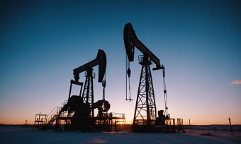 Уолл‑стрит в минусе: нефть дорожает, инвесторы ждут сигналов ФРС
