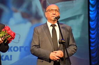 Спикер гордумы Александр Кузьмичёв отметил заслуги ивановских врачей: в филармонии прошло торжественное мероприятие