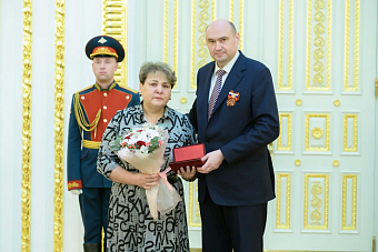 Честь и доблесть Оренбуржья: Евгений Солнцев вручил государственные и региональные награды