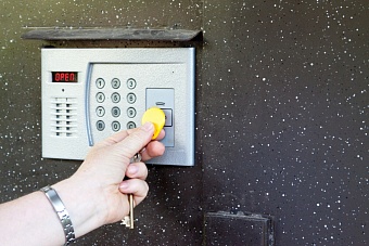 В Оренбургской области пенсионер отдал мошенникам почти 1,3 миллиона рублей якобы за замену ключа от домофона