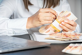 Россияне выбирают наличные: доля сбережений растёт, доверие к банкам — падает