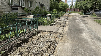 Двор в микрорайоне Росхмель подмосковного Пушкинского преображается: комплексное благоустройство завершится к 12 июля — появятся новый асфальт и свежие газоны